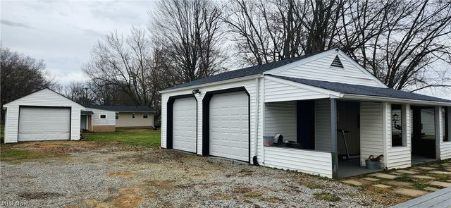 2416 Bakerwood Drive SW, Massillon, OH 44647