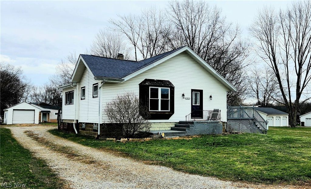 2416 Bakerwood Drive SW, Massillon, OH 44647