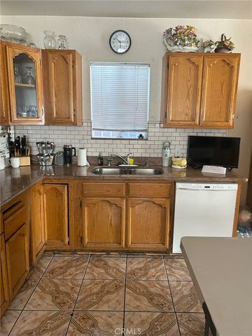 451 E 111th Place, Los Angeles, CA 90061