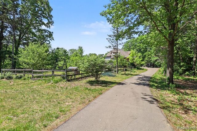 16400 Easudes Road, Grass Lake, MI 49240