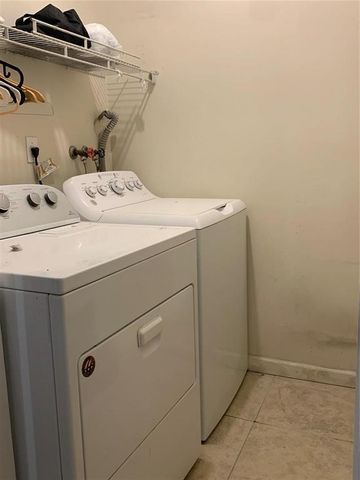 2161 Orange Grove Drive D-9, Davie, FL 33324