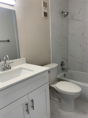 2161 Orange Grove Drive D-9, Davie, FL 33324