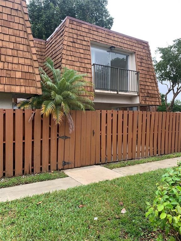 2161 Orange Grove Drive D-9, Davie, FL 33324