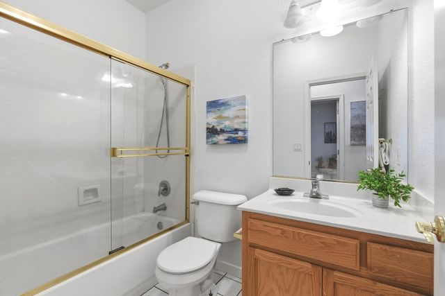 1131 Meadowbrook Ct, Manteca, CA 95336