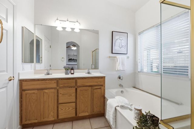 1131 Meadowbrook Ct, Manteca, CA 95336