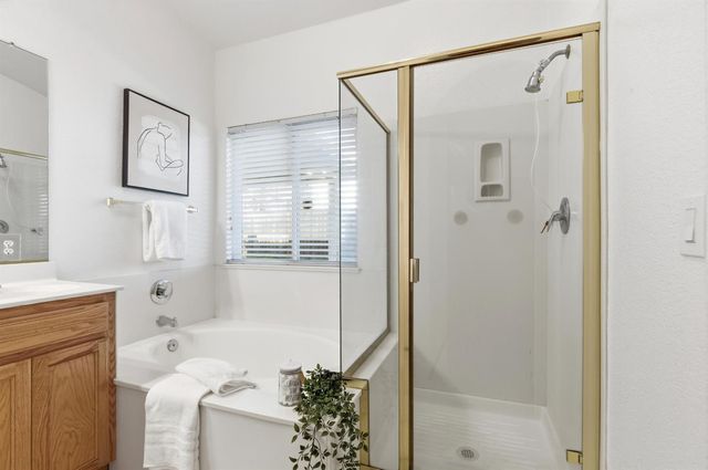 1131 Meadowbrook Ct, Manteca, CA 95336