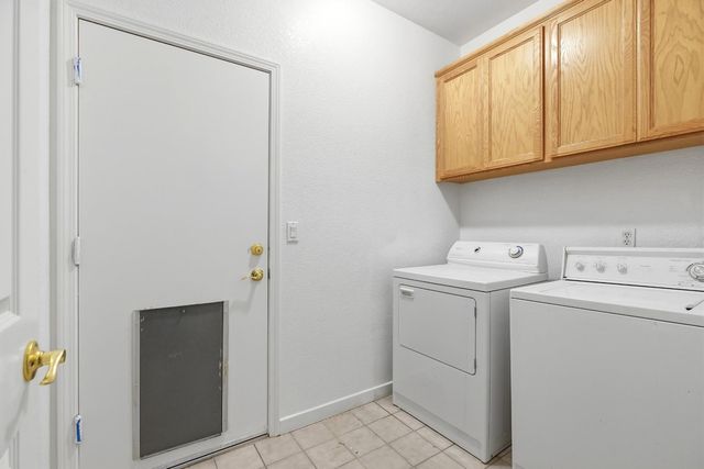 1131 Meadowbrook Ct, Manteca, CA 95336