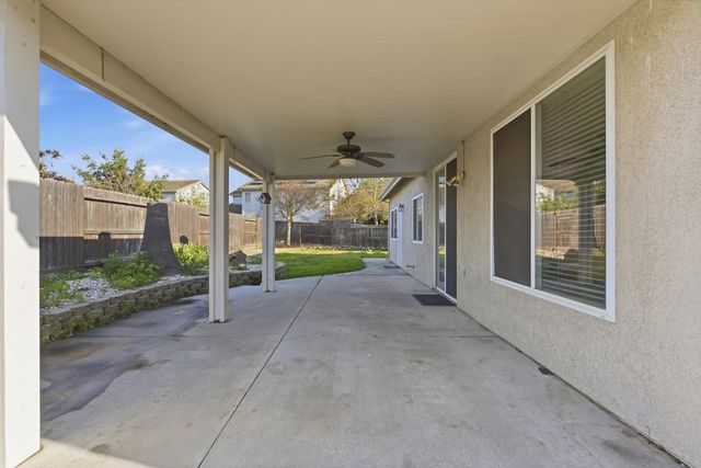 1131 Meadowbrook Ct, Manteca, CA 95336