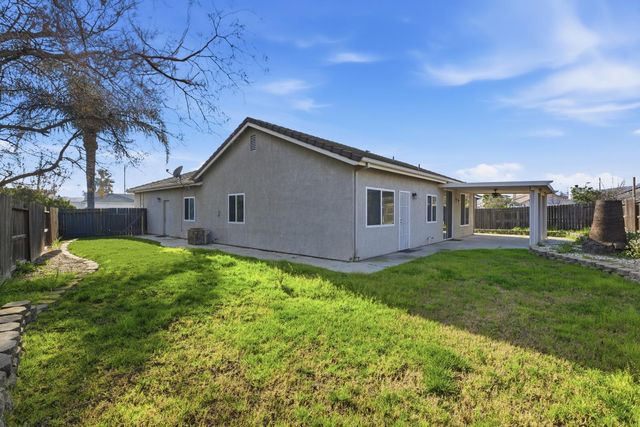 1131 Meadowbrook Ct, Manteca, CA 95336