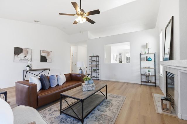 1131 Meadowbrook Ct, Manteca, CA 95336