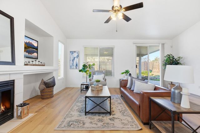 1131 Meadowbrook Ct, Manteca, CA 95336