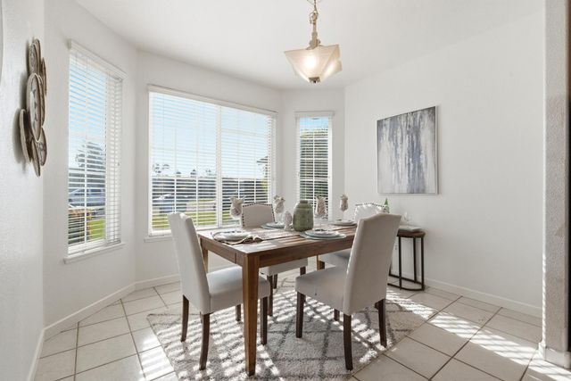 1131 Meadowbrook Ct, Manteca, CA 95336