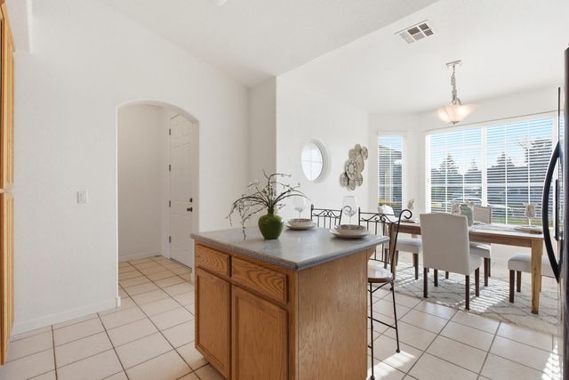 1131 Meadowbrook Ct, Manteca, CA 95336