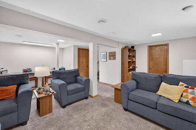 1657 Okeeffe Avenue, Sun Prairie, WI 53590