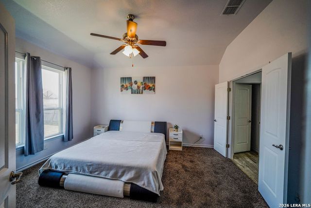 104 Fairway, Floresville, TX 78114