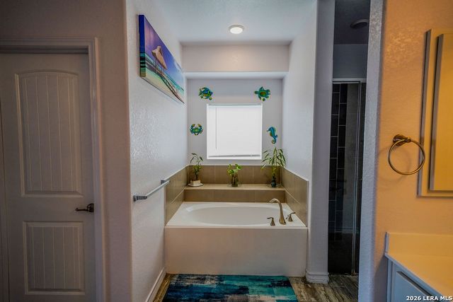 104 Fairway, Floresville, TX 78114