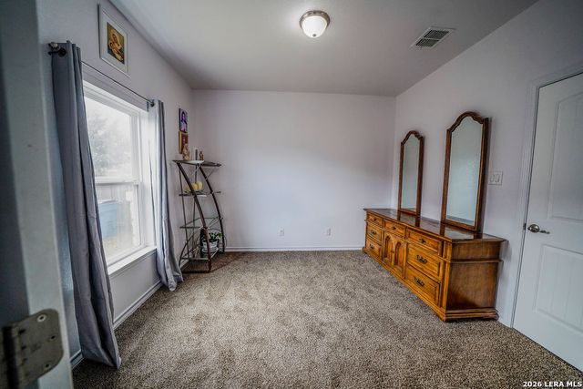 104 Fairway, Floresville, TX 78114