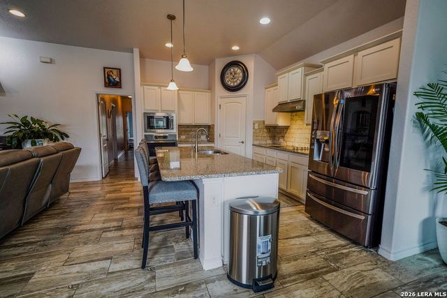 104 Fairway, Floresville, TX 78114