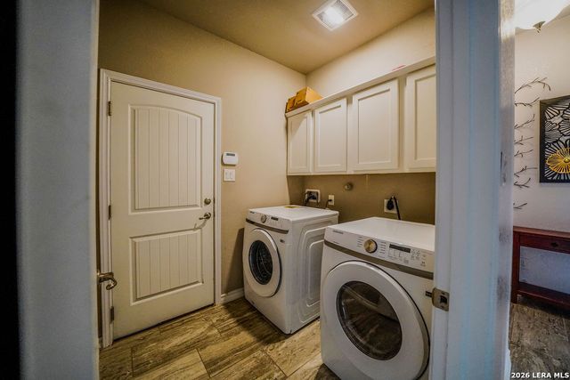 104 Fairway, Floresville, TX 78114