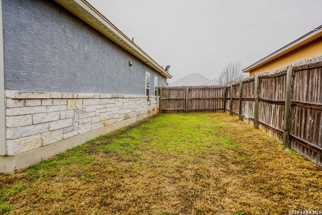 104 Fairway, Floresville, TX 78114