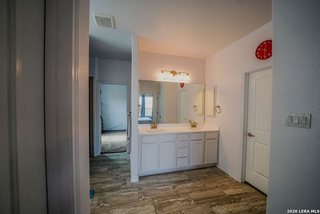 104 Fairway, Floresville, TX 78114