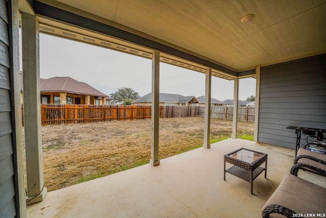 104 Fairway, Floresville, TX 78114