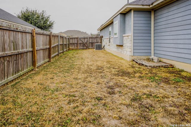 104 Fairway, Floresville, TX 78114