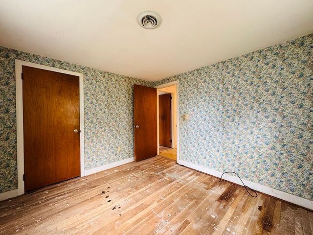 84 Hinckley Cir, Barnstable, MA 02655
