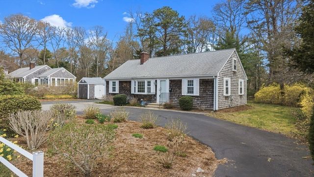 84 Hinckley Cir, Barnstable, MA 02655
