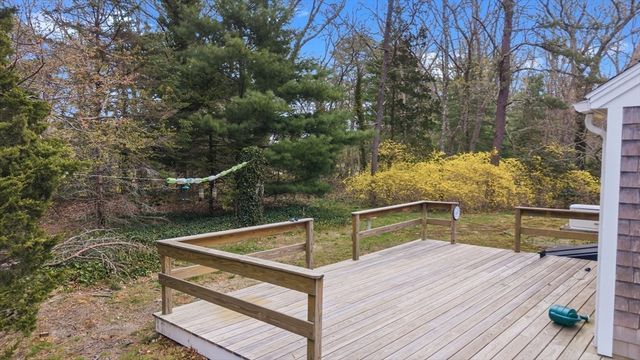 84 Hinckley Cir, Barnstable, MA 02655