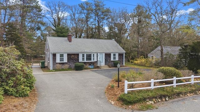 84 Hinckley Cir, Barnstable, MA 02655