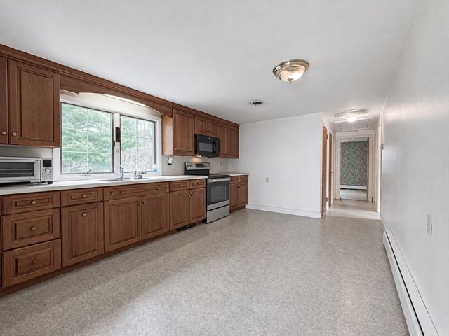 84 Hinckley Cir, Barnstable, MA 02655