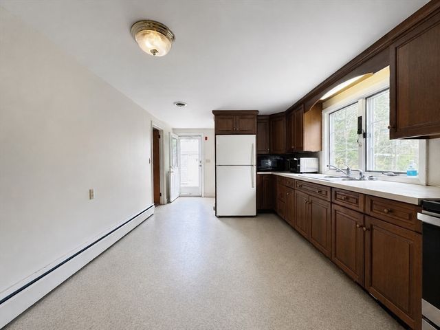 84 Hinckley Cir, Barnstable, MA 02655