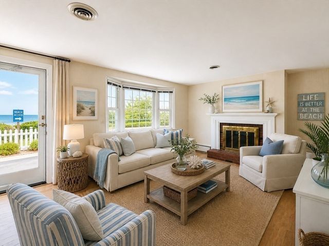 84 Hinckley Cir, Barnstable, MA 02655