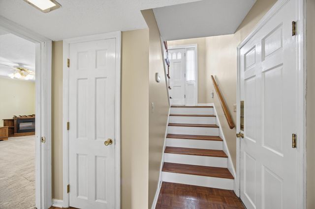 6710 Larkwood Lane, Chattanooga, TN 37421