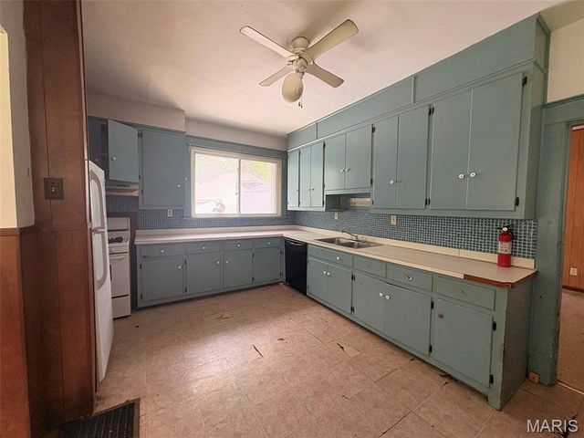 4 Carlyle Avenue, Belleville, IL 62220