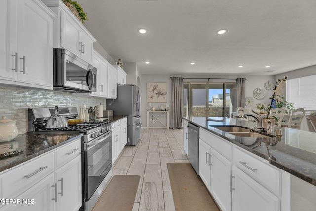 12829 HIDDEN EDGE Drive, Horizon City, TX 79928