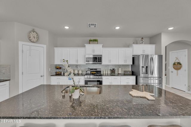 12829 HIDDEN EDGE Drive, Horizon City, TX 79928