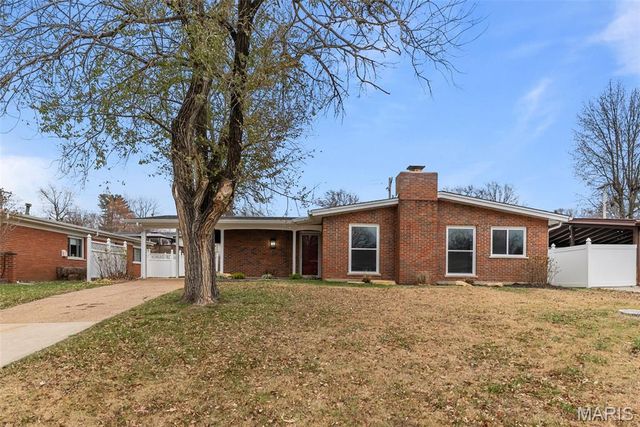 2956 Chevron Drive, St Louis, MO 63125