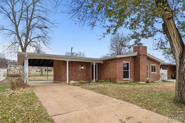 2956 Chevron Drive, St Louis, MO 63125