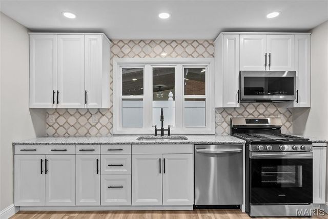 2956 Chevron Drive, St Louis, MO 63125