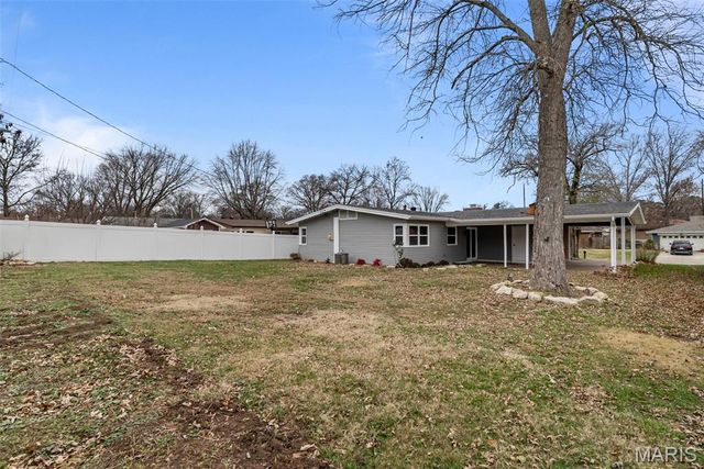 2956 Chevron Drive, St Louis, MO 63125