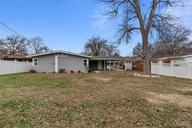 2956 Chevron Drive, St Louis, MO 63125