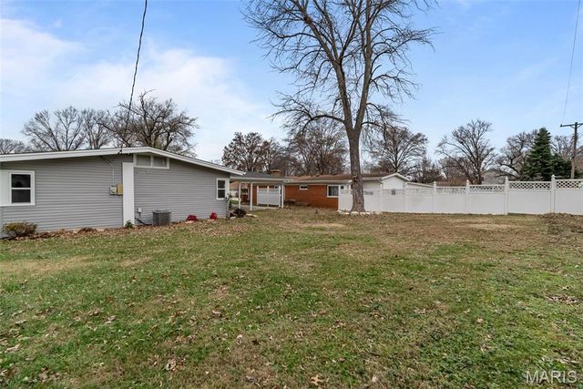 2956 Chevron Drive, St Louis, MO 63125