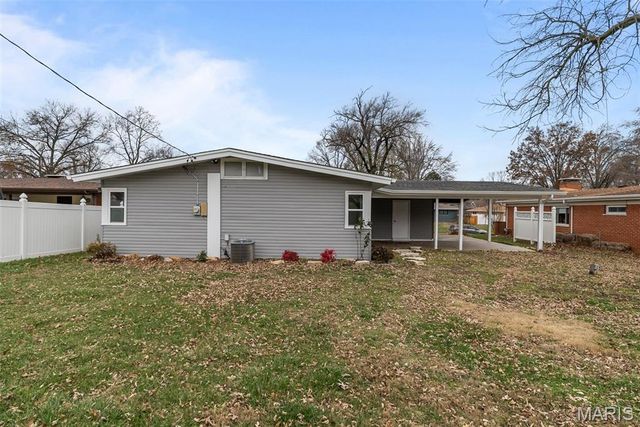 2956 Chevron Drive, St Louis, MO 63125