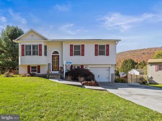 18 YANKEE DRIVE, Mount Holly Springs, PA 17065