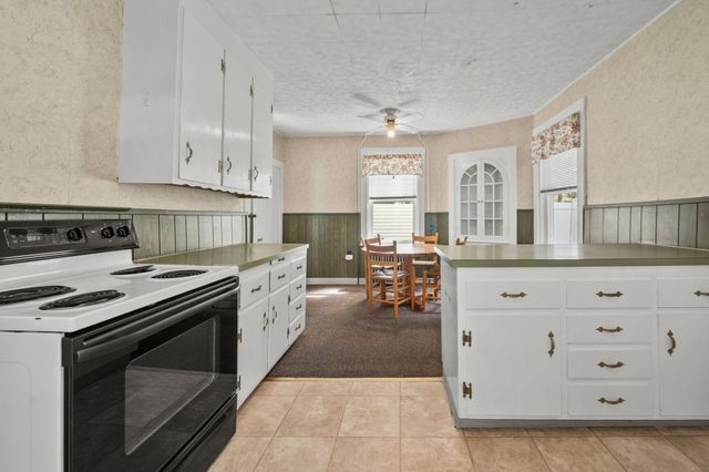 76 Harrison Ave, Woburn, MA 01801