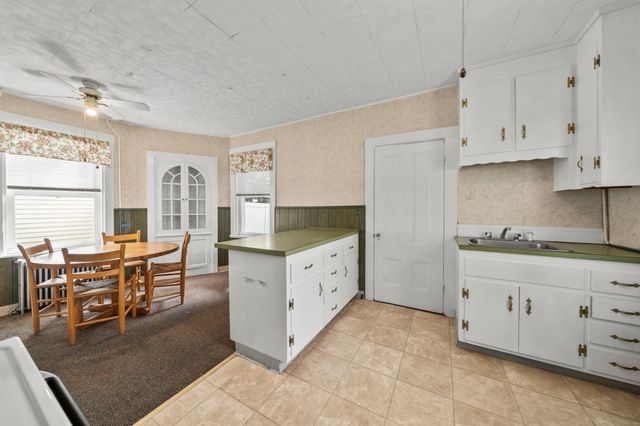 76 Harrison Ave, Woburn, MA 01801