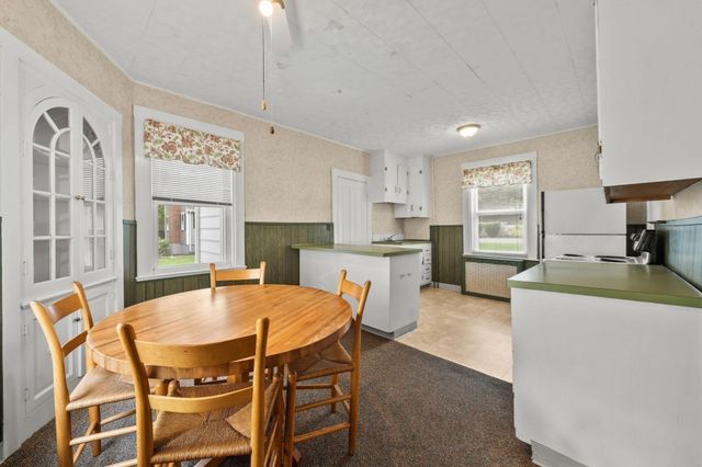 76 Harrison Ave, Woburn, MA 01801