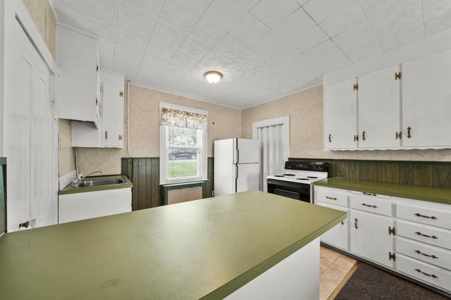 76 Harrison Ave, Woburn, MA 01801